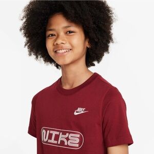 NWT‎ Nike Amplify Dri-fit Graphic Tee Maroon Kids Size Medium FD3132-677